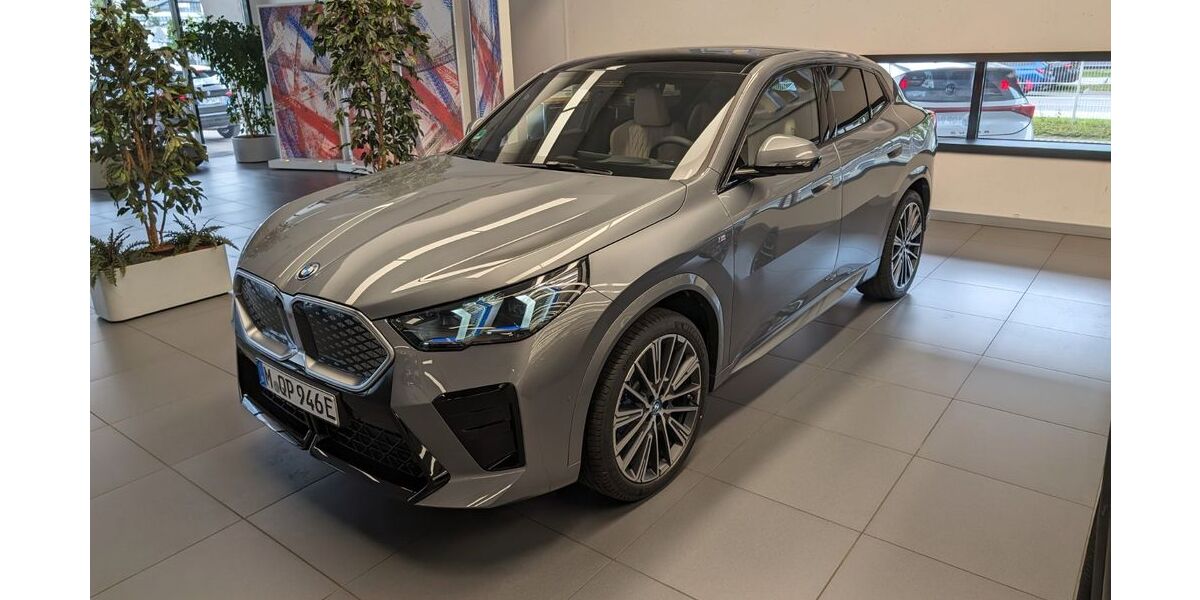 BMW iX2 17.000 km 52.499 &euro; Neubiberg 85579
