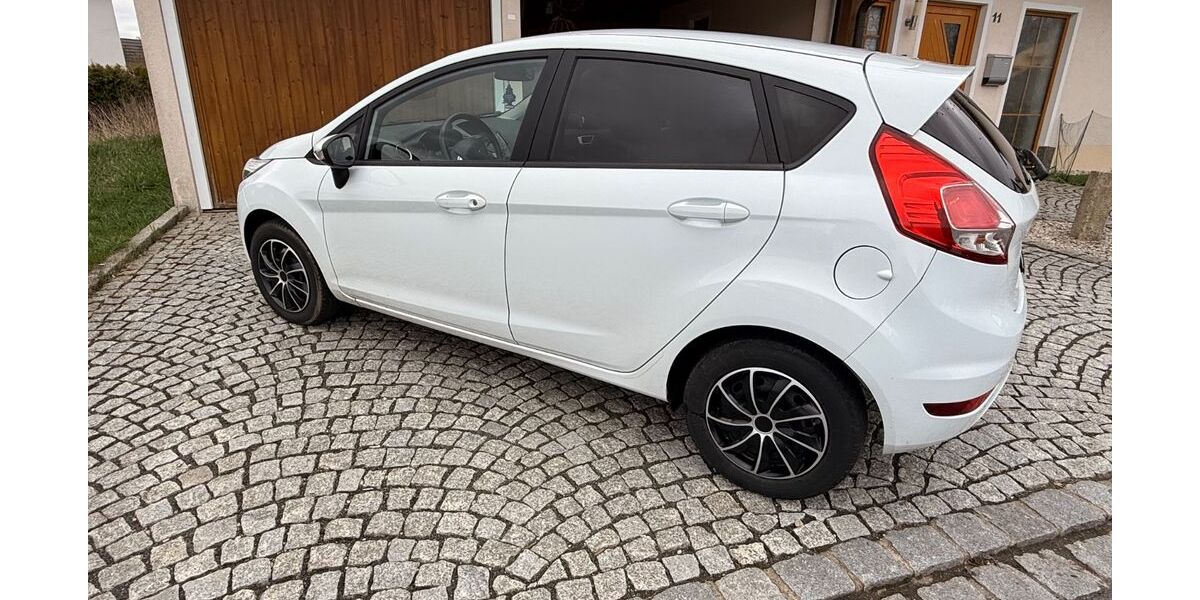Ford Fiesta 91.400 km 5.400 &euro; Waldershof 95679