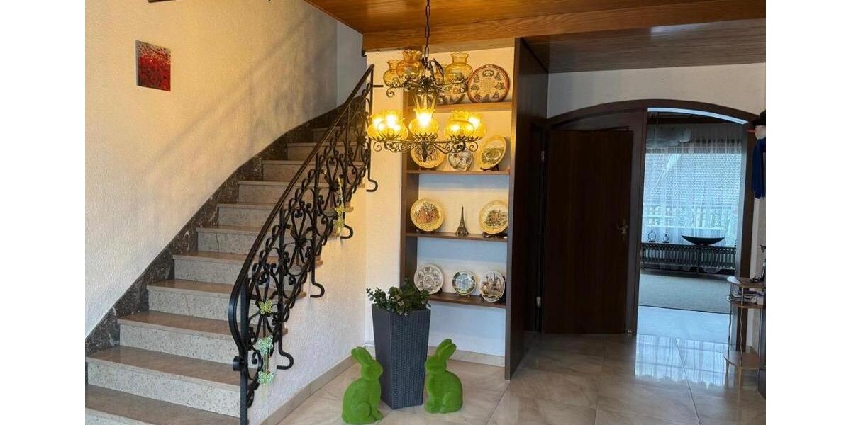 Einfamilienhaus Lebach - 9 Zimmer, 335 m&sup2;, 374.900&euro; | Angebot:26884831