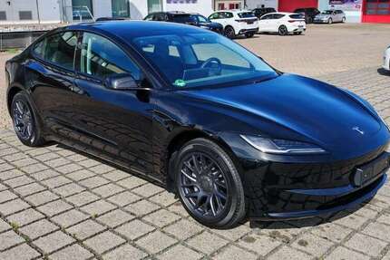 Tesla Model 3 23.021 km 36.970 € Braunschweig 38112