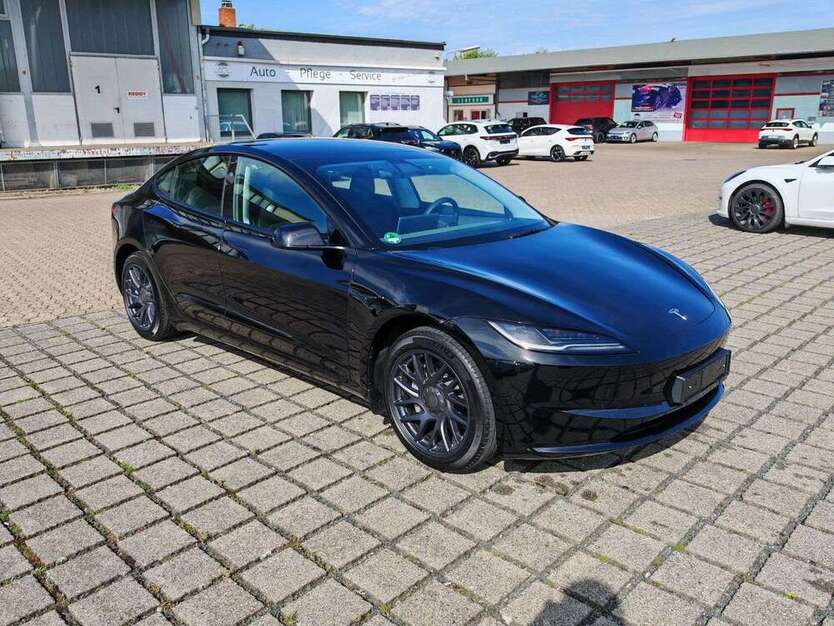 Tesla Model 3 23.021 km 36.970 € Braunschweig 38112