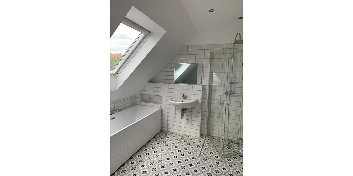 Dachgeschoßwohnung Chemnitz Kapellenberg - 3.5 Zimmer, 77 m&sup2;, 135.000&euro; | Angebot:25404114