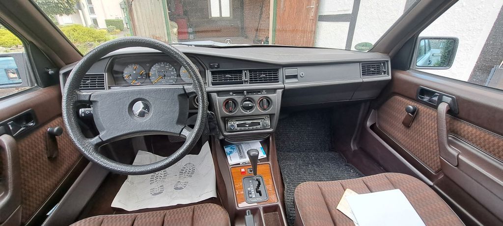 Mercedes-Benz 190 230.000 km 7.300 € Waldbröl 51545
