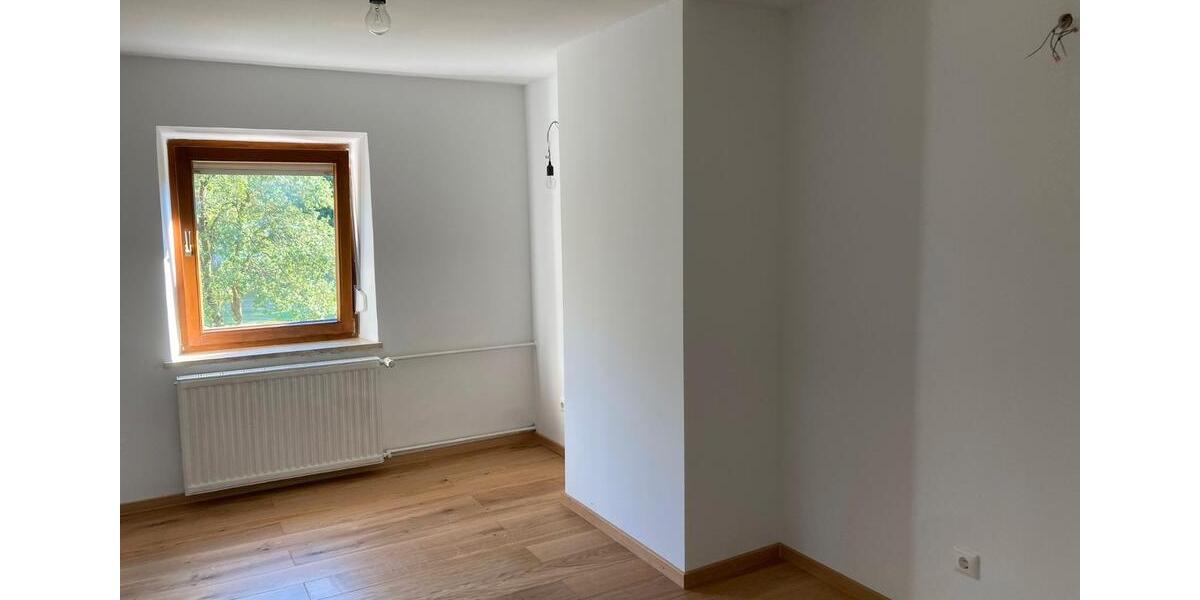 Etagenwohnung Pfarrkirchen - 7 Zimmer, 180 m&sup2;, 1.500&euro; | Angebot:26368933