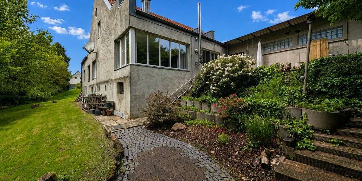 Charakterimmobilie mit Einliegerwohnung auf außergewöhnlichem Naturgrundstück - Mehrfamilienhaus, Wohnhaus Hüllhorst | Angebot:27254352
