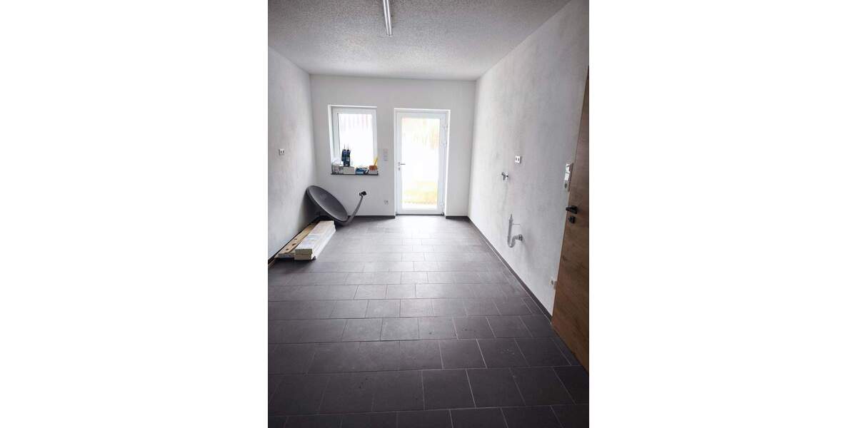 Einfamilienhaus Igensdorf Pettensiedel - 1 Zimmer, 240 m&sup2;, 2.200&euro; | Angebot:25140505