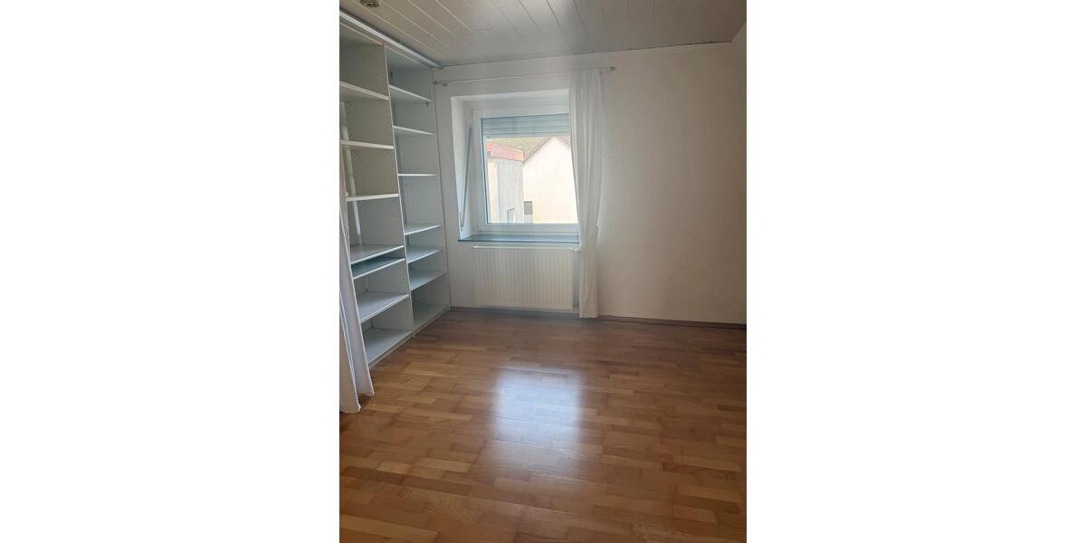 Etagenwohnung Nohfelden - 2 Zimmer, 85 m&sup2;, 900&euro; | Angebot:25553134