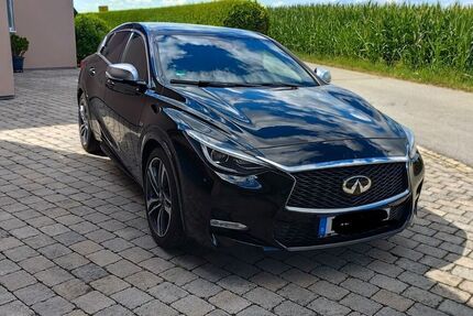 INFINITI Q30 93.063 km 16.990 &euro; Pocking 94060