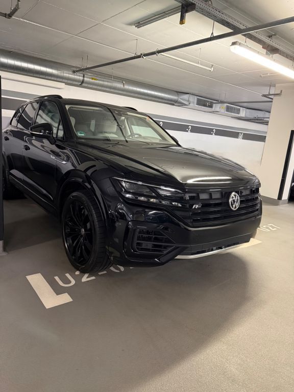 VW Touareg 135.000 km 49.500 € Hamburg 22767