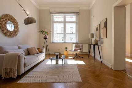 Haus zum Kaufen in Krefeld 849.000 € 392 m²