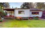 Traumhafter Bungalow mit großem Garten in ruhiger Seitenstraße