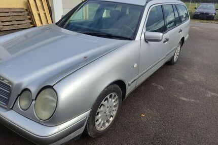 Mercedes E 240