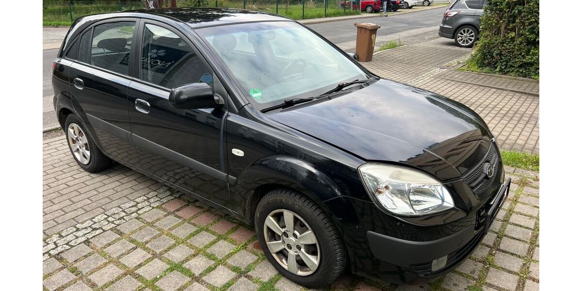 Kia Rio 246.000 km 1.300 &euro; Dresden 01139