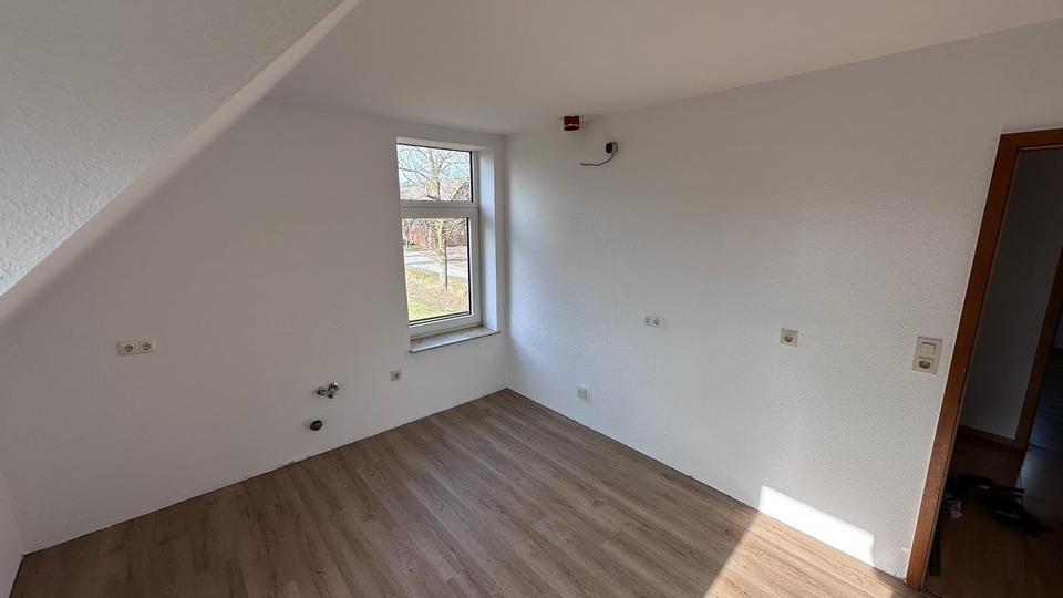 Dachgeschoßwohnung Geestland - 5 Zimmer, 100 m&sup2;, 690&euro; | Angebot:25320512