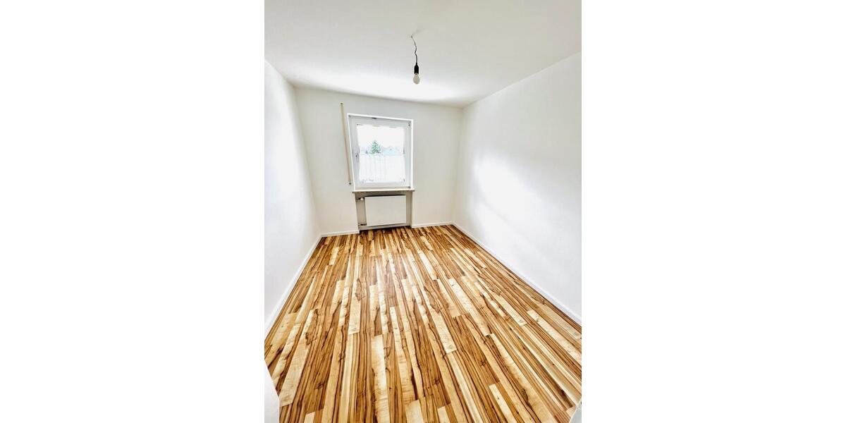 Reihenhaus Kaufbeuren - 7.5 Zimmer, 190 m&sup2;, 2.250&euro; | Angebot:26633125