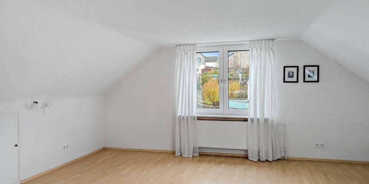 Einfamilienhaus Biedenkopf Wallau - 7 Zimmer, 259 m&sup2;, 1.200&euro; | Angebot:23596514