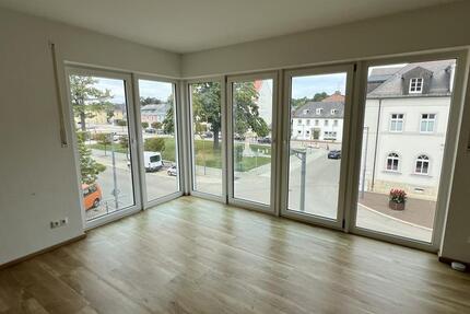 4-Zimmer-Wohnung in Rehau - Aufzug - Balkon - Garage mit direktem Zugang zum Gebäude - Baujahr 2016 4 zimmer