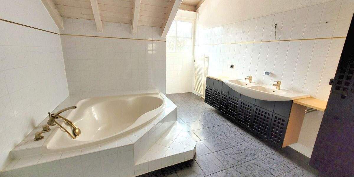 Einfamilienhaus Schopfheim - 8 Zimmer, 272 m&sup2;, 675.000&euro; | Angebot:25876998