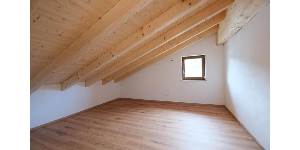 Dachgeschoßwohnung Peißenberg - 3 Zimmer, 79 m&sup2;, 1.185&euro; | Angebot:25392198