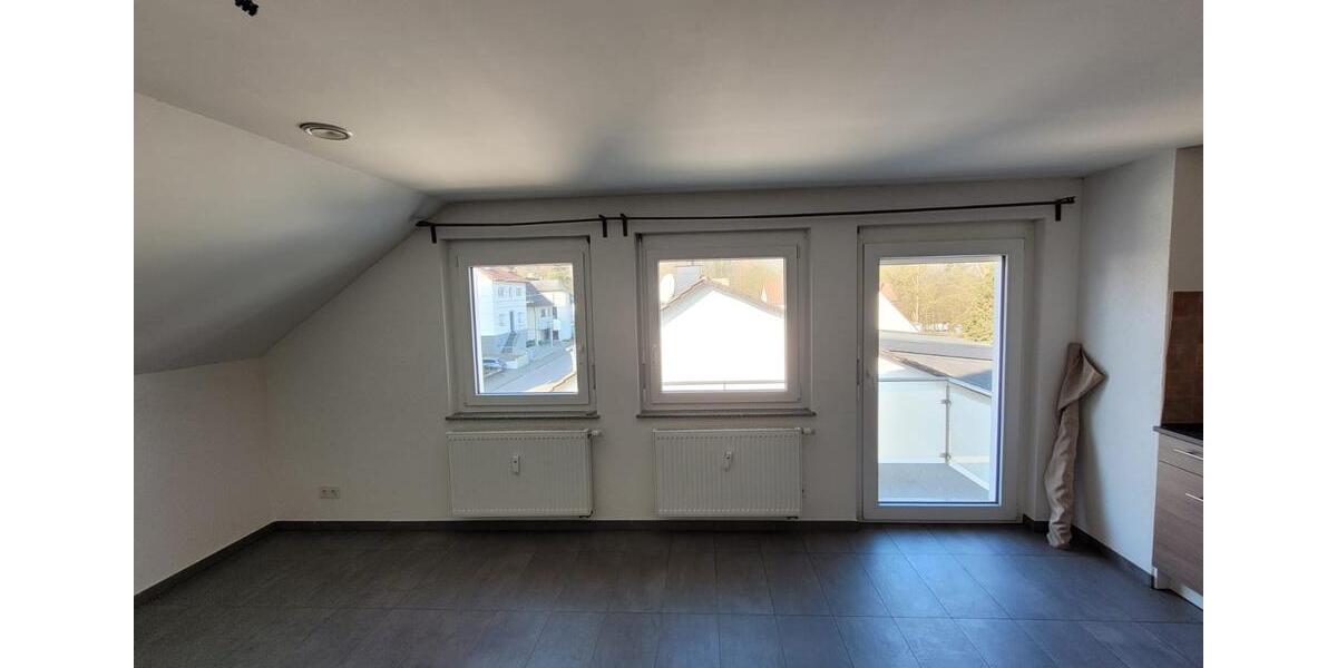 Dachgeschoßwohnung Wadgassen - 3 Zimmer, 70 m&sup2;, 700&euro; | Angebot:25538630