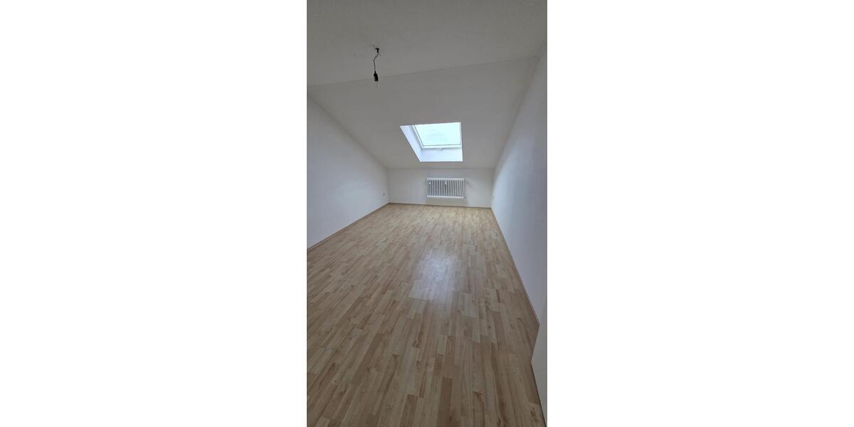 Dachgeschoßwohnung Pentling - 4 Zimmer, 60 m&sup2;, 900&euro; | Angebot:24995890
