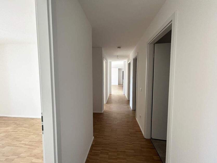 Moderner Wohnkomfort - viel Platz + Freiraum! 5 Zimmer + Süd-Balkon, Einbauküche, 2 Bäder, Aufzug 5 zimmer