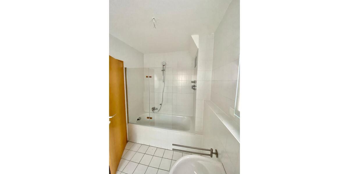 Helle 2-Zimmer-Wohnung + TG-Stellplatz + Balkon in Niederwerrn 2 zimmer