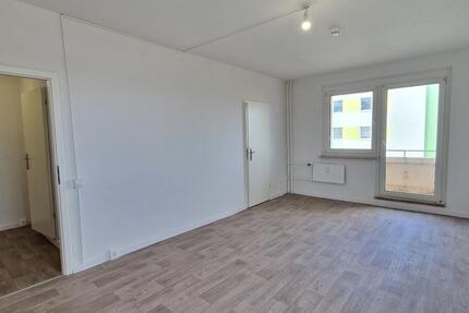 **AKTION** Renovierte 2 Zimmer, ein Lift & dein neues Leben mittendrin!- ab sofort + 2 NKM frei* zimmer