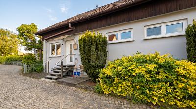 MODERNISIERT, GEPFLEGT UND FLEXIBEL NUTZBAR - Reihenmittelhaus Northeim | Angebot:26701850