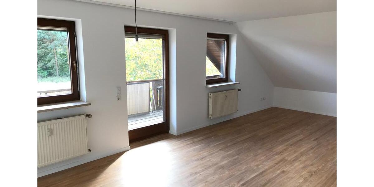 Dachgeschoßwohnung Altendorf - 4.5 Zimmer, 108 m&sup2;, 990&euro; | Angebot:25420737