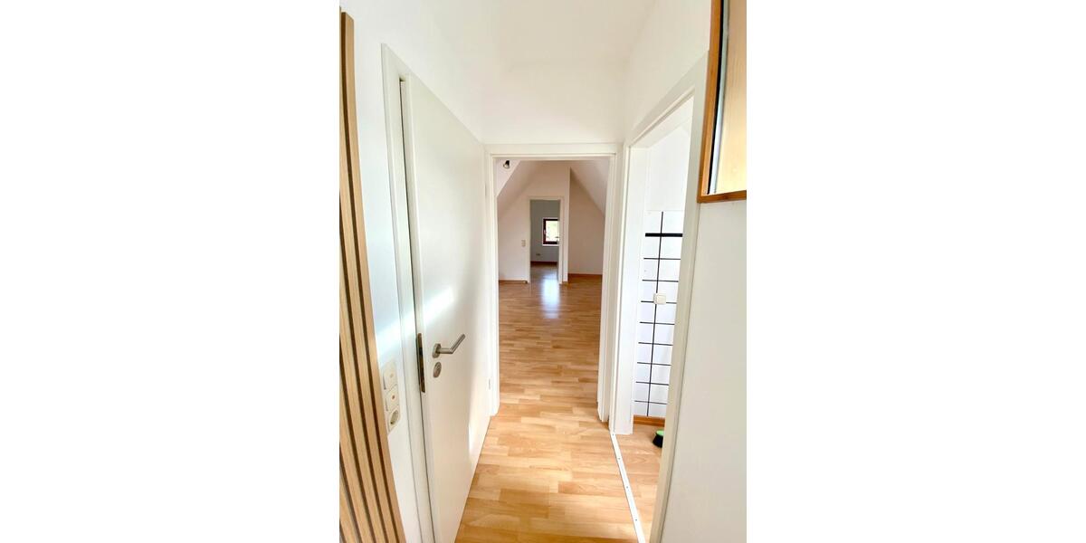 Dachgeschoßwohnung Schlangen - 2 Zimmer, 31 m&sup2;, 375&euro; | Angebot:26397794