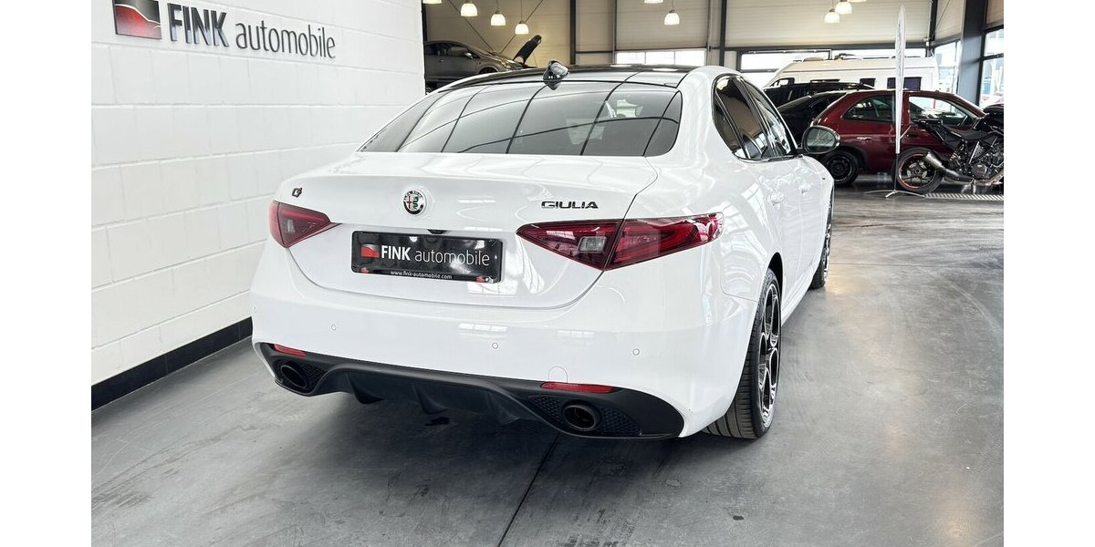 Alfa Romeo Giulia 2.0 Veloce Q4 Turbo Panoramadach Xenon 43.300 km 32.540 &euro; Lich 35423