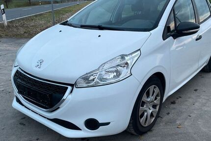 Peugeot 208 166.000 km 4.800 € Elz 65604
