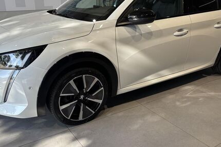 Peugeot 208 38.688 km 17.490 &euro; Augsburg 86179