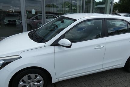 Hyundai i20 102.000 km 7.490 &euro; Bergkamen 59192