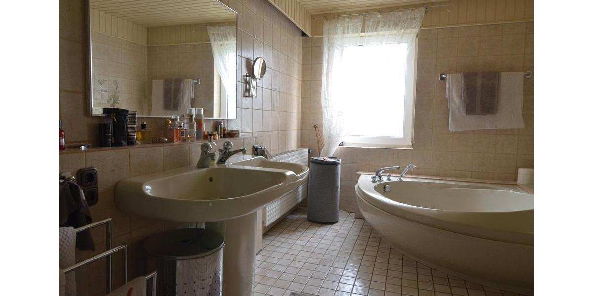 Einfamilienhaus Haunetal - 9 Zimmer, 258 m&sup2;, 480.000&euro; | Angebot:27077558