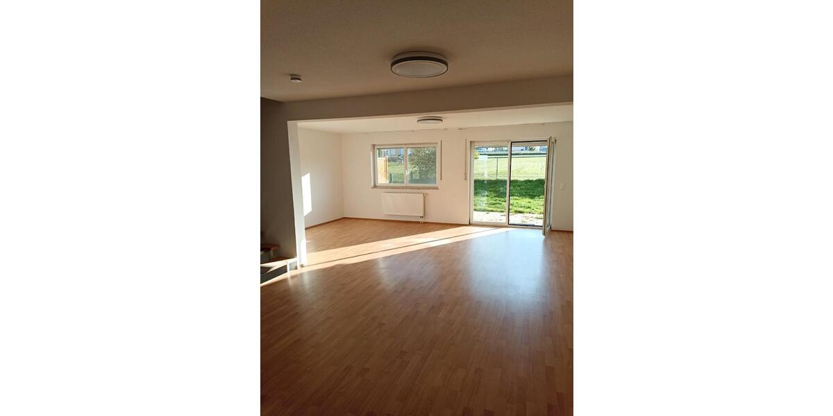 Doppelhaushälfte Vilseck - 9 Zimmer, 138 m&sup2;, 280.000&euro; | Angebot:27110725