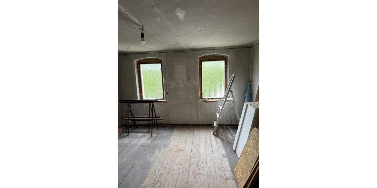 Teilsaniertes 2- Familienhaus mit Ausbaureserve und großem Grundstück in ruhiger Lage! - Zweifamilienhaus Waldheim | Angebot:26905386
