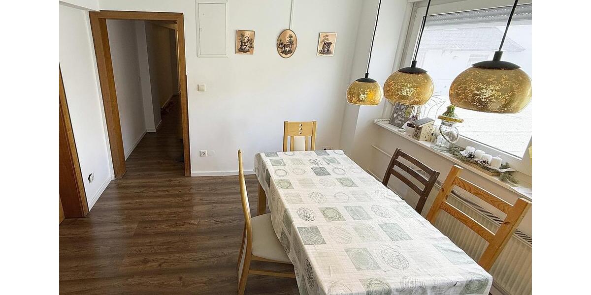 Etagenwohnung Schöneck - 4 Zimmer, 140 m&sup2;, 1.150&euro; | Angebot:25713297