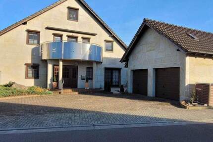 Eindrucksvolles Zweifamilienhaus konzipiert als Mehrgenerationenhaus in Cottbus-Döbbrick 1 zimmer