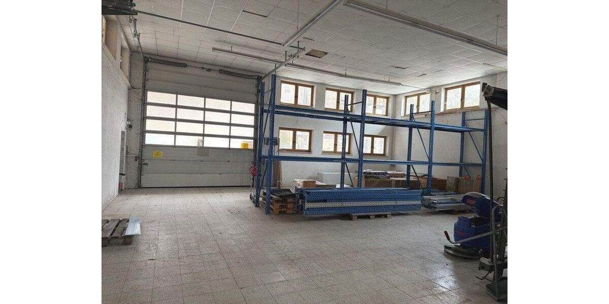Gewerbehalle mit Freiflächen - ehemaliger Baumarkt zimmer