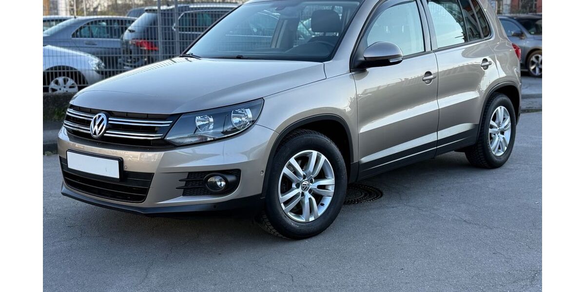 VW Tiguan 251.370 km 8.330 &euro; Hilden 40721