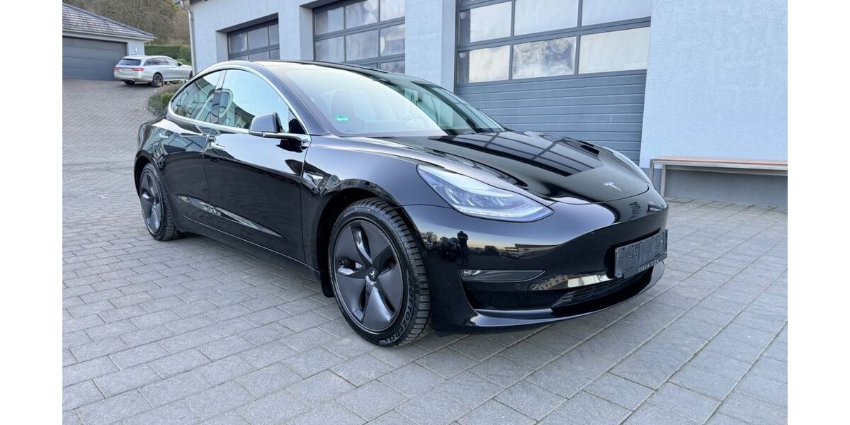 Tesla Model 3 170.400 km 17.450 &euro; Tünsdorf 66693