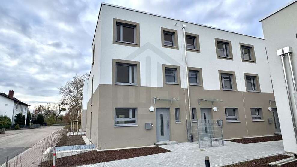 Haus zum Mieten in Leopoldshafen 1.755 € 132.6 m² 4 zimmer
