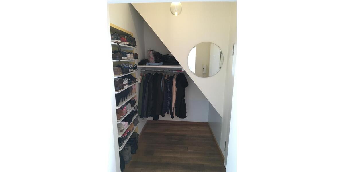Dachgeschoßwohnung Krefeld Cracau - 2.5 Zimmer, 76 m&sup2;, 170.000&euro; | Angebot:26765882