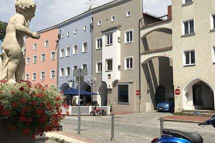 ... AIGNER - hervorragend saniertes Altstadthaus in prominenter Lage mit Ladenlokal und Wohnraum ... 6 zimmer