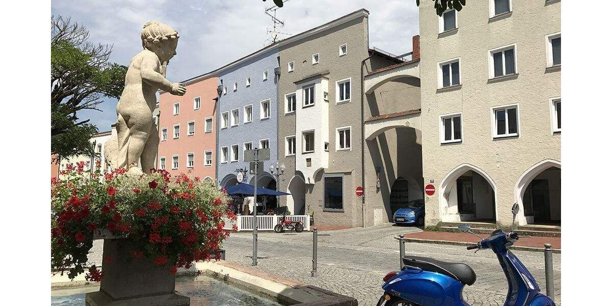 ... AIGNER - hervorragend saniertes Altstadthaus in prominenter Lage mit Ladenlokal und Wohnraum ... 6 zimmer