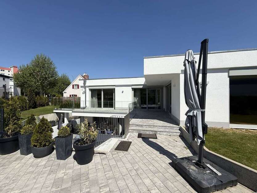 Haus zum Kaufen in Königsbrunn 1.085.000 € 240 m²