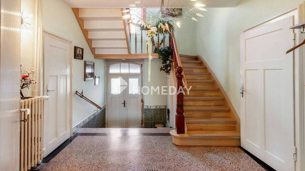 Viel Platz & Potenzial: EFH mit 8 Zimmern, Innenhof & Nebengelass auf großem Grundstück 8 zimmer