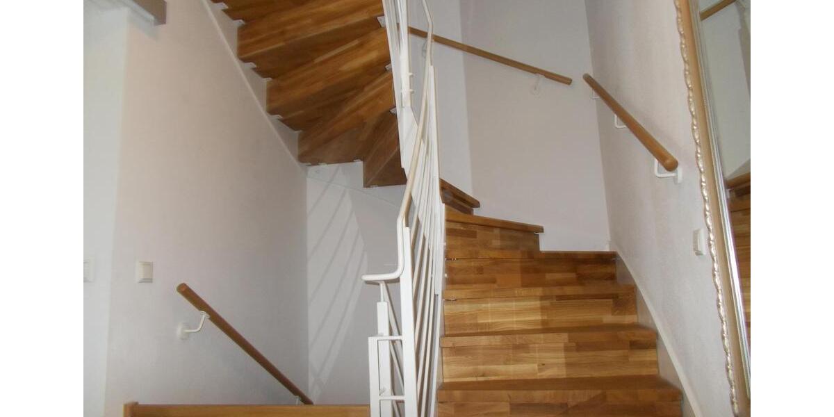 Doppelhaushälfte Gilching - 7 Zimmer, 137 m&sup2;, 2.750&euro; | Angebot:24889916